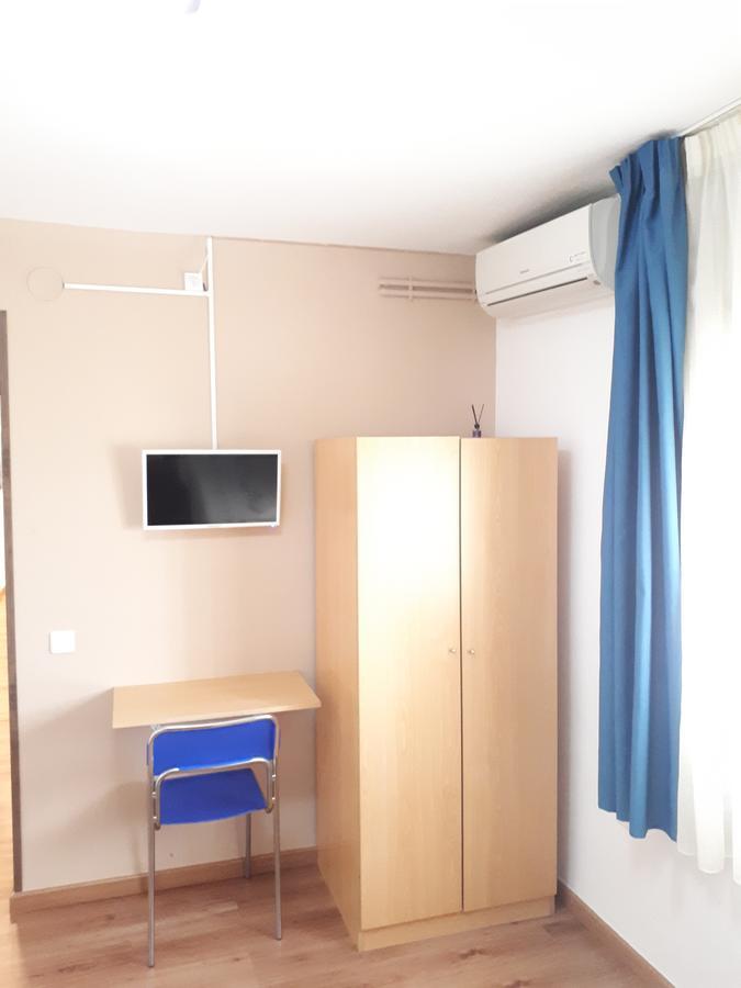 Hostal Oklahoma Реус Экстерьер фото