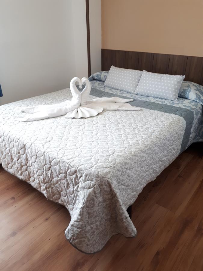Hostal Oklahoma Реус Экстерьер фото