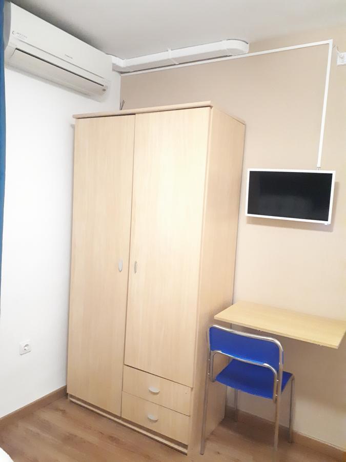 Hostal Oklahoma Реус Экстерьер фото