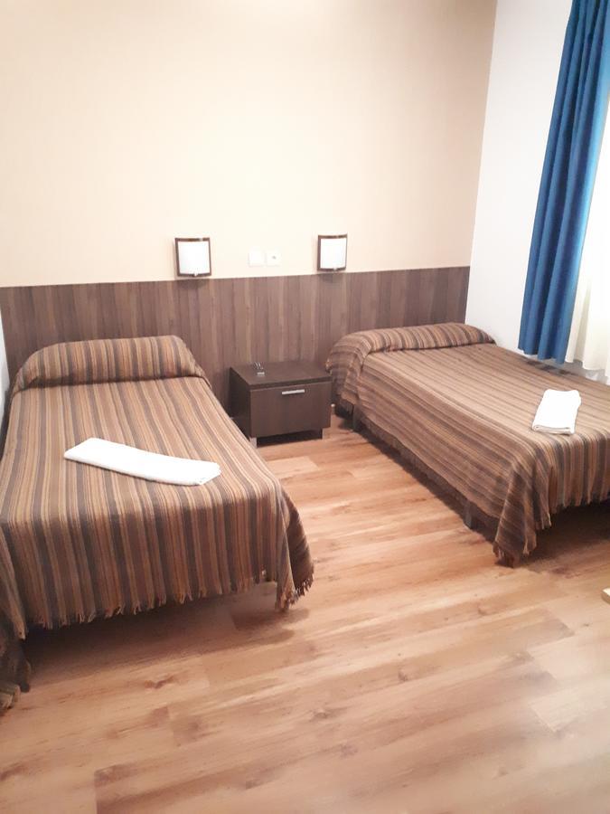 Hostal Oklahoma Реус Экстерьер фото