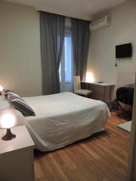 Hostal Oklahoma Реус Экстерьер фото